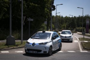 Voiture en phase test sur route