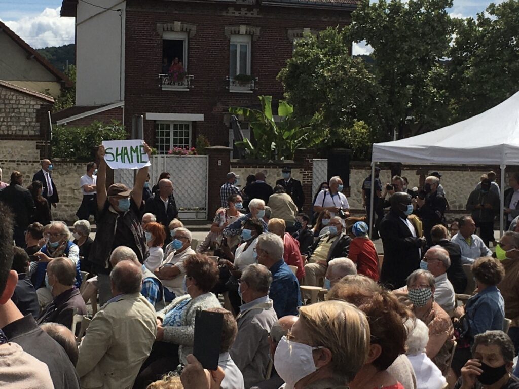 Présents en nombre sur le site de la cérémonie, les services de sécurité ont interpellé les manifestants très rapidement.