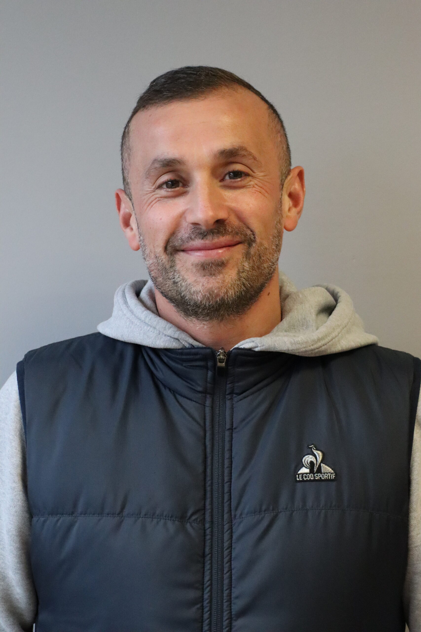 Anthony Pereira, agent recenseur à Saint-Étienne-du-Rouvray pour la campagne 2026.