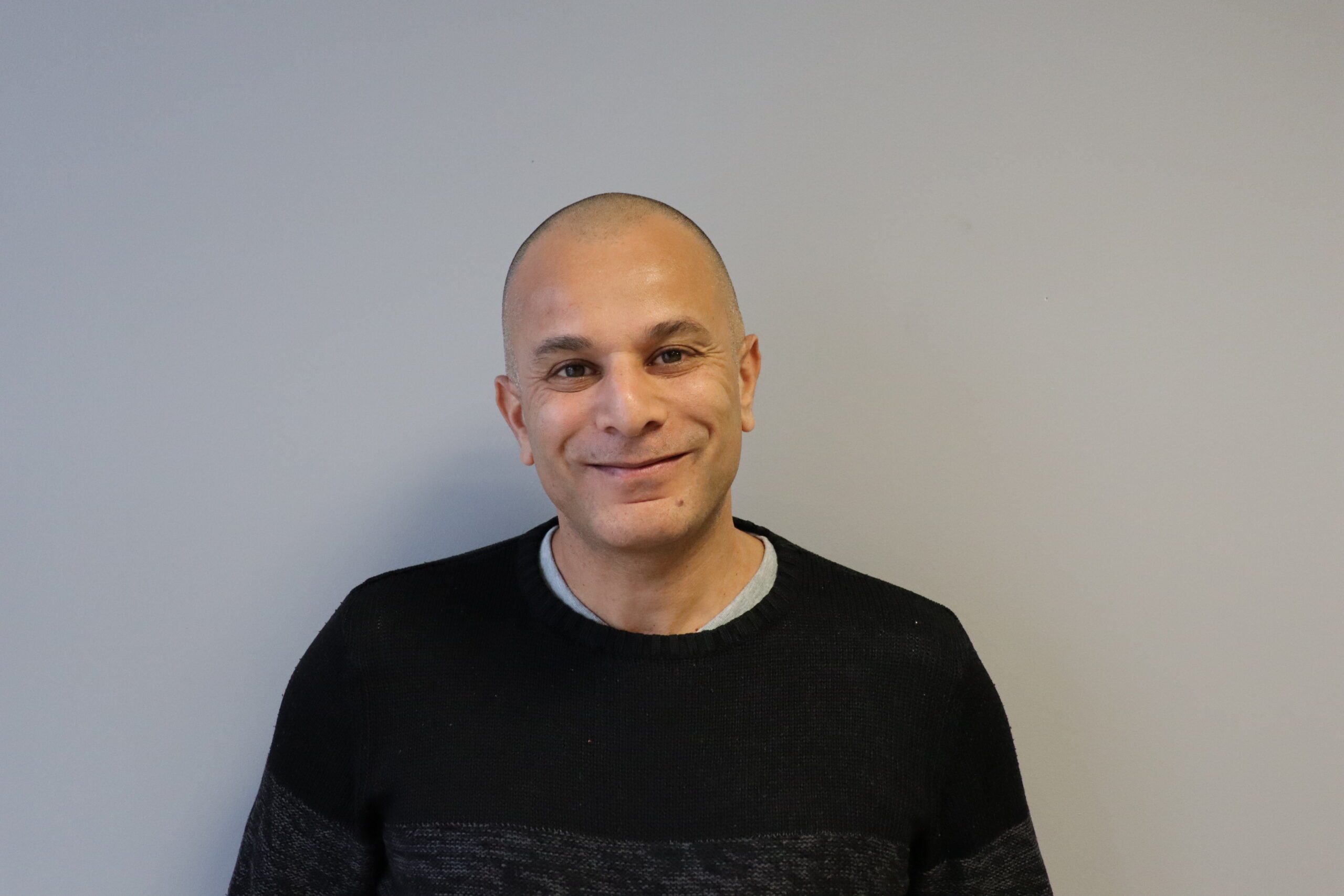 Mohammed Naoui, agent recenseur à Saint-Étienne-du-Rouvray pour la campagne 2026.